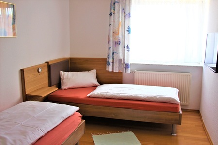 Schlafzimmer mit 2 einzelnen Betten FeWo Landgraf